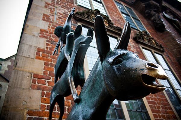 Esel, Hund, Katze und Hahn... die Bremer Stadtmusikanten, aus dem gleichnamigen Märchen der Gebrüder Grimm, sind neben dem "Roland" ein bekanntes Wahrzeichen der Hansestadt.