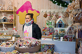 Bild Nebenjob als Verkäufer auf dem Weihnachtsmarkt – Auf jedem Weihnachtsmarkt gibt es viele Stände mit süßen Leckereien.
